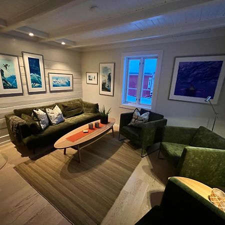 Kjosen Lodge, Lyngen. 灵塞德 外观 照片